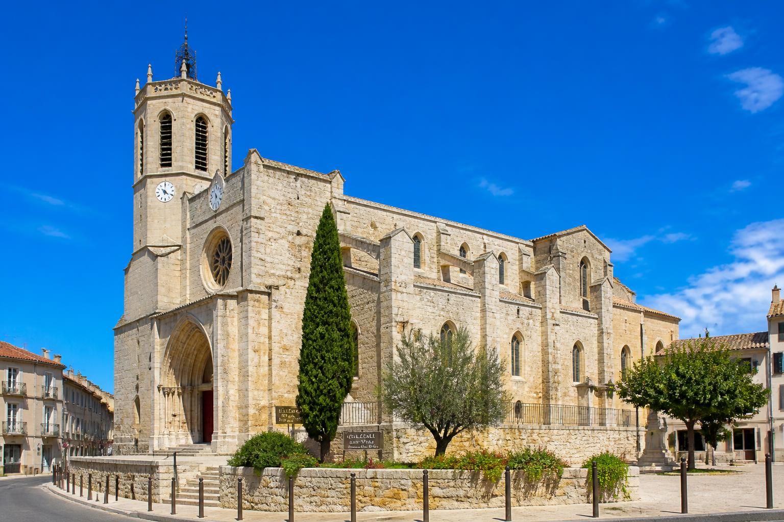 explorez frontignan et profitez de ses plages magnifiques ainsi que de son riche patrimoine culturel. découvrez les activités incontournables pour un séjour inoubliable entre détente et découverte.